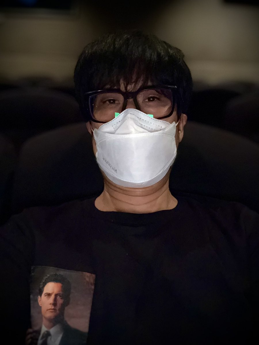 HIDEO_KOJIMA_EN's tweet photo. I wasn’t particularly interested at first, but since it’s Zach Cregger’s latest film, I went to see “Resident Evil.” Right from the opening, it hits you with music reminiscent of “The Thing.” From there, it’s a relentless barrage of classic horror techniques, terrifying situations, and jump scares that never lets up until the very end. This isn’t a film adaptation of “Resident Evil.” It’s a film about the experience of playing “Resident Evil,” controller in hand. It reminded me of how I felt when I first played the original “Resident Evil” on PlayStation back in 1996. I was just like Bryan in this movie. I kept getting game over after game over, shouting “F***!” over and over again. lol I’m also happy I managed to pick up a program for “Digger.”
