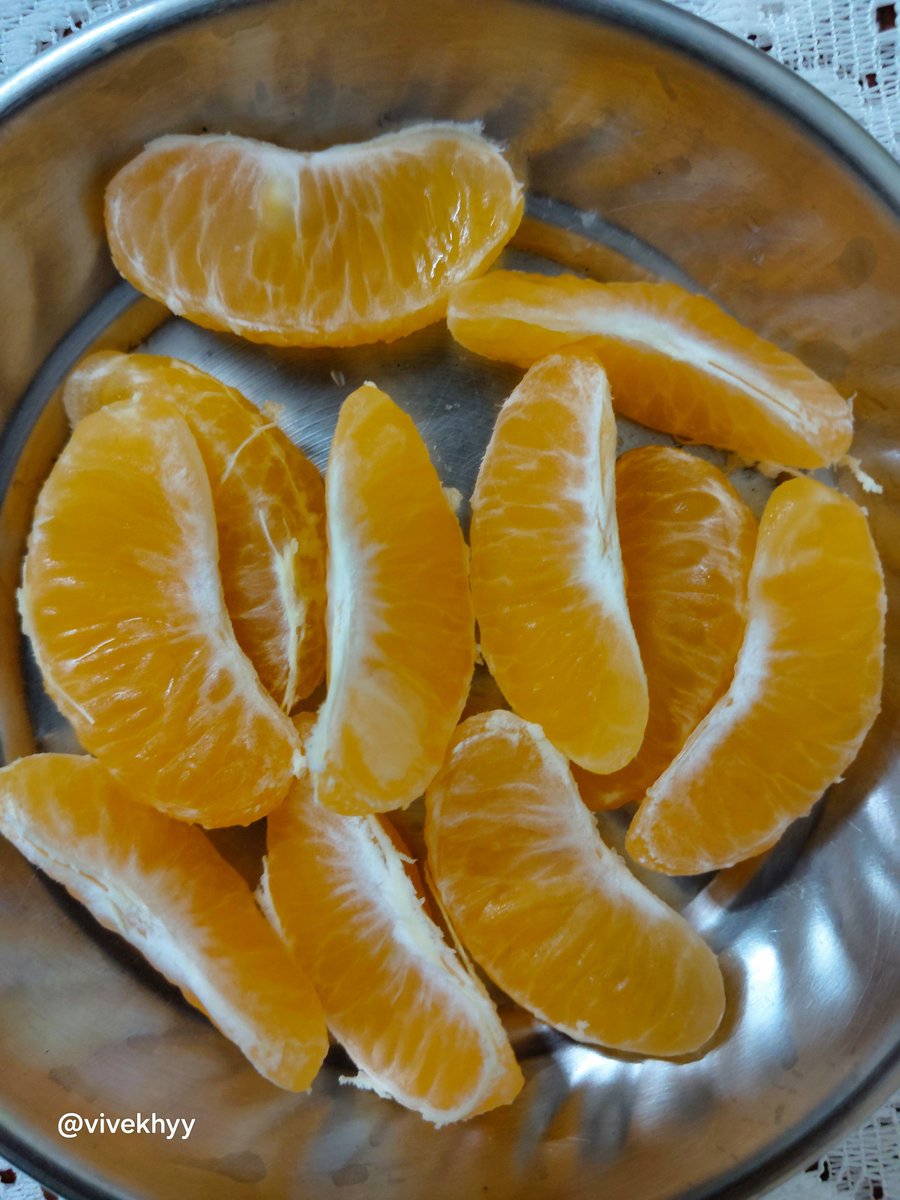 Vivekhyy's tweet photo. Friends who wants some juicy oranges?

Come guys. https://t.co/QPp1WEOzSM