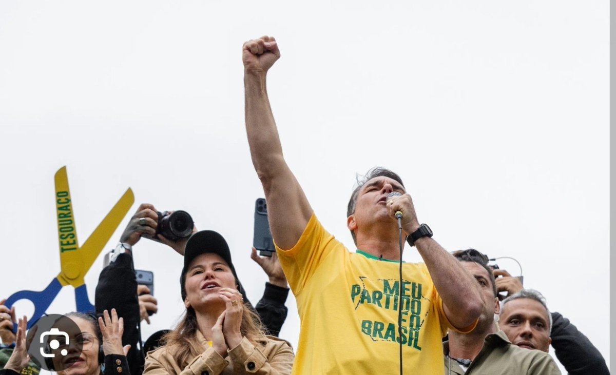 patriota_1972's tweet photo. Dale una nota de 1 a 10 para Flávio Bolsonaro💪🇧🇷

#OBrasilVaiVencer #BrasilAcimaDeTudo #AcordaBrasil https://t.co/jkAvNNql4f
