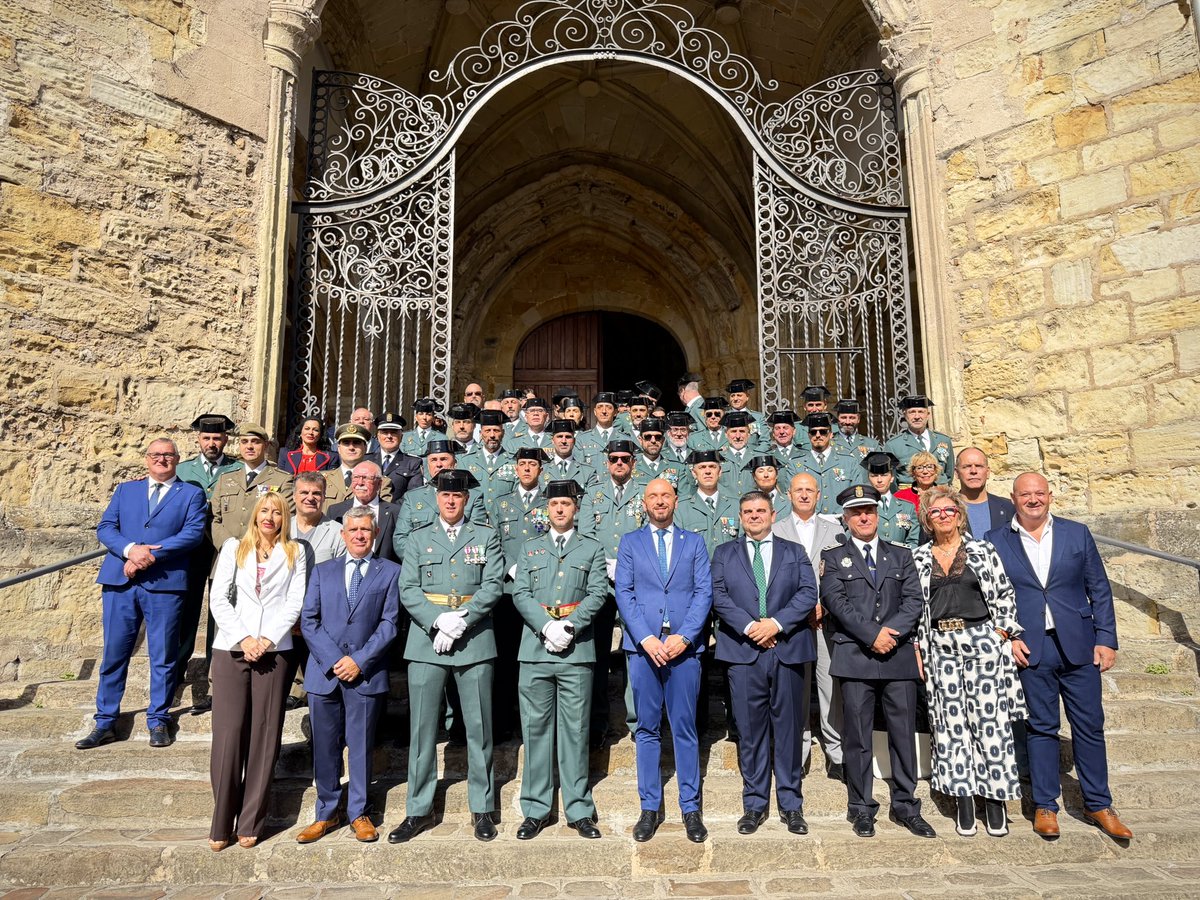 aytolaredo's tweet photo. 🇪🇸Hoy hemos celebrado el Día de la Hispanidad con una misa en la Iglesia de Santa María de la Asunción solemnizada por la Coral Canta Laredo y un acto institucional en el que se ha puesto en valor la labor de los Cuerpos de Seguridad del Estado con la entrega de condecoraciones. https://t.co/g9hkiIbYBu