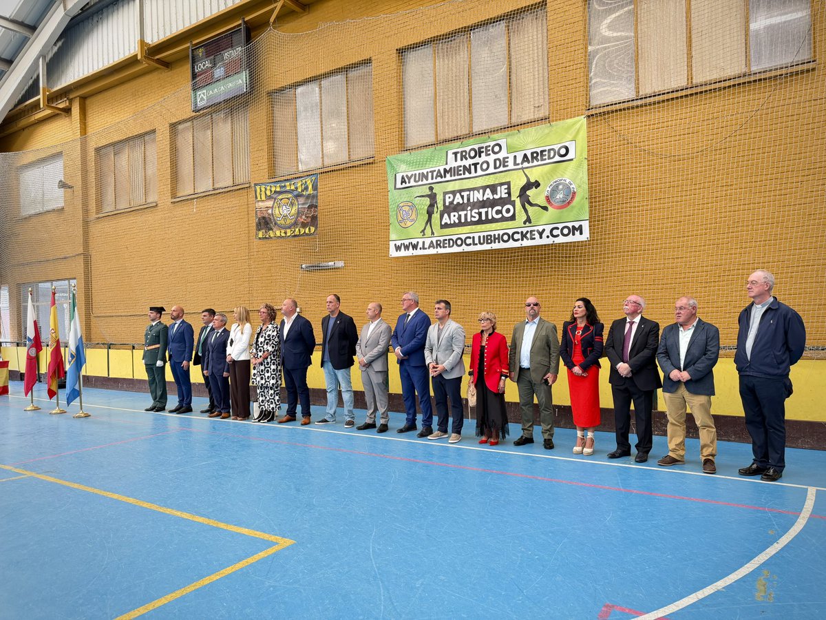 aytolaredo's tweet photo. 🇪🇸Hoy hemos celebrado el Día de la Hispanidad con una misa en la Iglesia de Santa María de la Asunción solemnizada por la Coral Canta Laredo y un acto institucional en el que se ha puesto en valor la labor de los Cuerpos de Seguridad del Estado con la entrega de condecoraciones. https://t.co/g9hkiIbYBu