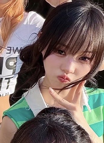 eludakara's tweet photo. 그리고 직접 보고 싶은 헤어스타일이 이 세 가지야… 도이짱, 제발… 오사카에서 하나 보여줘🫠

#김도이 https://t.co/VOq6vex6E6