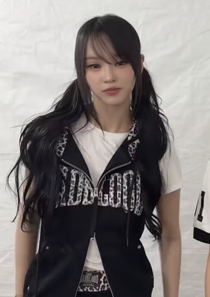 eludakara's tweet photo. 그리고 직접 보고 싶은 헤어스타일이 이 세 가지야… 도이짱, 제발… 오사카에서 하나 보여줘🫠

#김도이 https://t.co/VOq6vex6E6