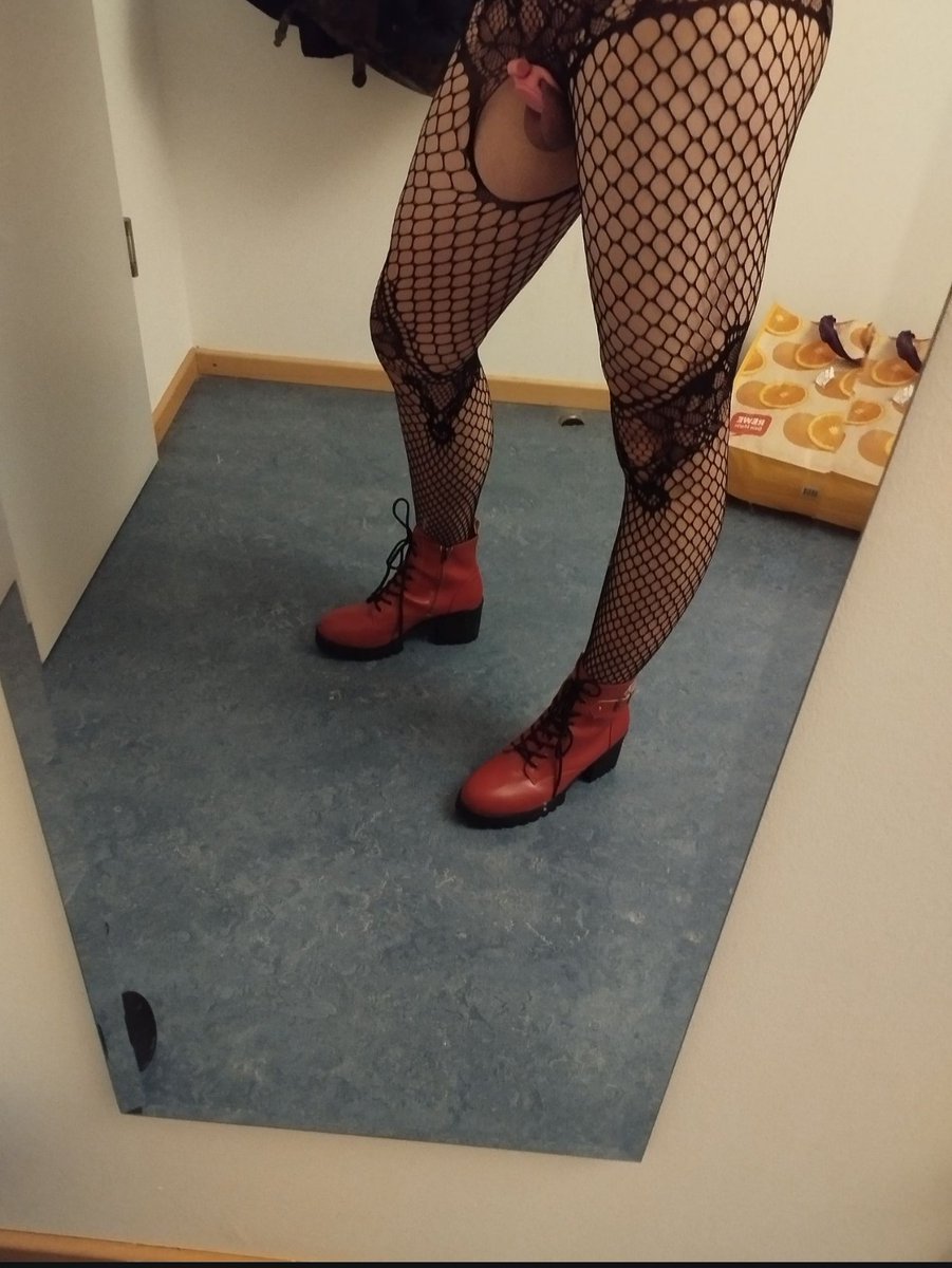 MatzeLL18's tweet photo. Take control over my new pictures https://t.co/Cyep8H7UEJ
#blackmail #exposure #humiliation https://t.co/uMKqQ83fnh