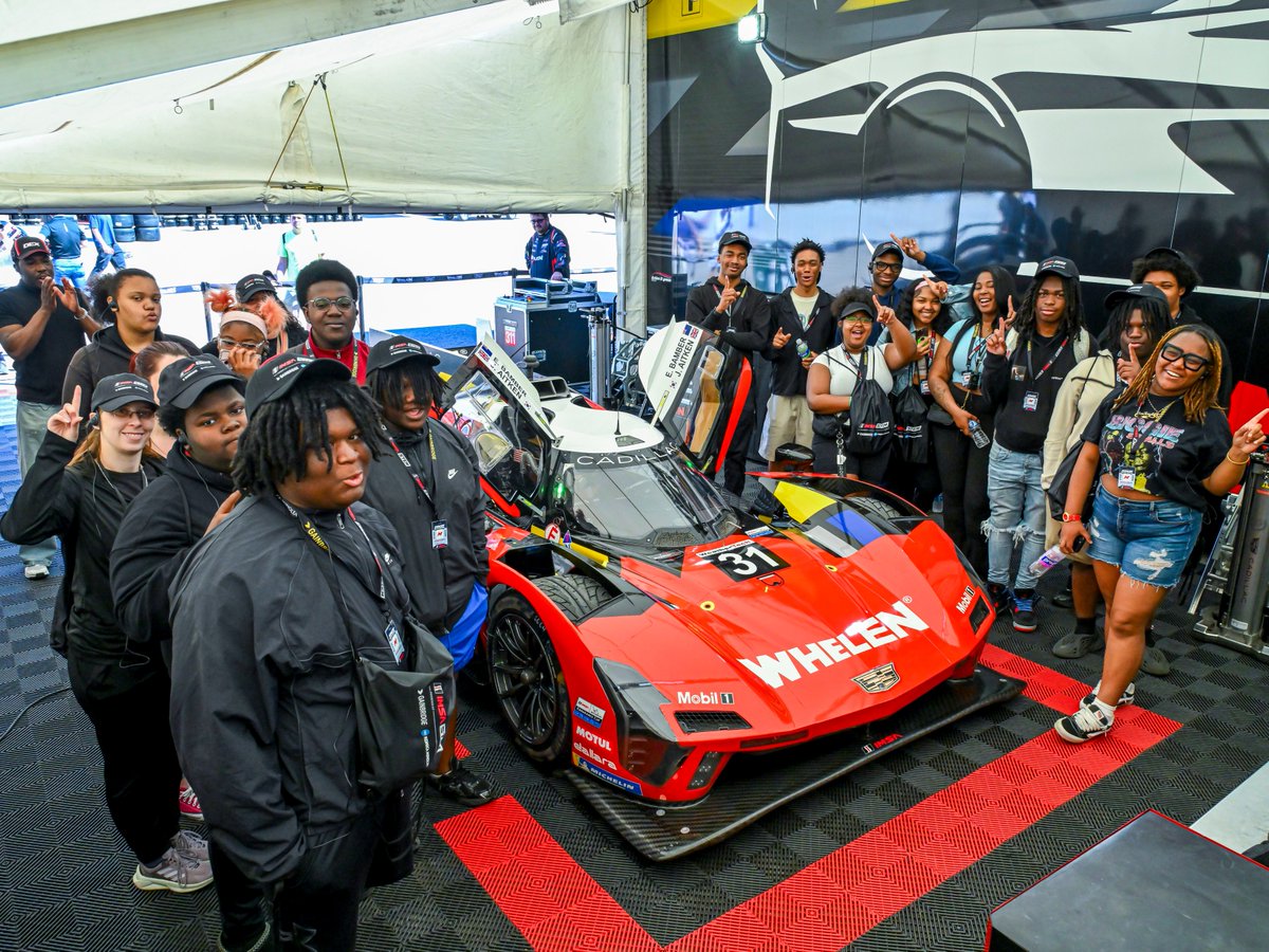 detroitgp's tweet photo. The Chevrolet Detroit Grand Prix presented by Lear is proud to be part of the Motor City and we love how the community continues to embrace this special event in Downtown Detroit. We’re honored to say that We Drive Detroit! https://t.co/xo7zAazAJm