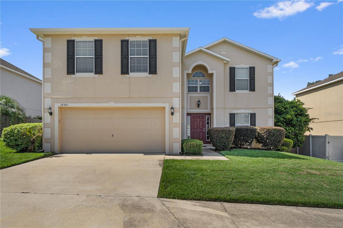 TheRealJAParker's tweet photo. Baywood Hills living means more time poolside and less time escaping the Florida heat. ☀️ This 5-bed, 3-bath Alachua home offers 2,800+ sq. ft. and is under contract, accepting backups at $419,900. https://t.co/OTBdcY4N3J https://t.co/qCp7RFVTtD