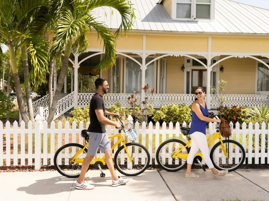 IFlyRhodeIsland's tweet photo. Fun is waiting in Punta Gorda, Florida! Catch local events like the Florida International Air Show or the Sunseeker Jazz Festival, both happening in November. Fly nonstop with @Allegiant from PVD! ✈️ #FlyRI #FlyPDG  @PuntaGordaAir

Book now at https://t.co/AbPRQt2Skv https://t.co/JszKGk4Xdc