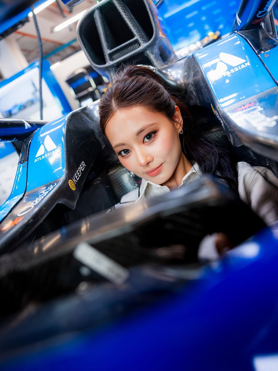 _inmusic_'s tweet photo. TWICE’s TZUYU looks stunning in new photos. https://t.co/czabQ7GFtJ