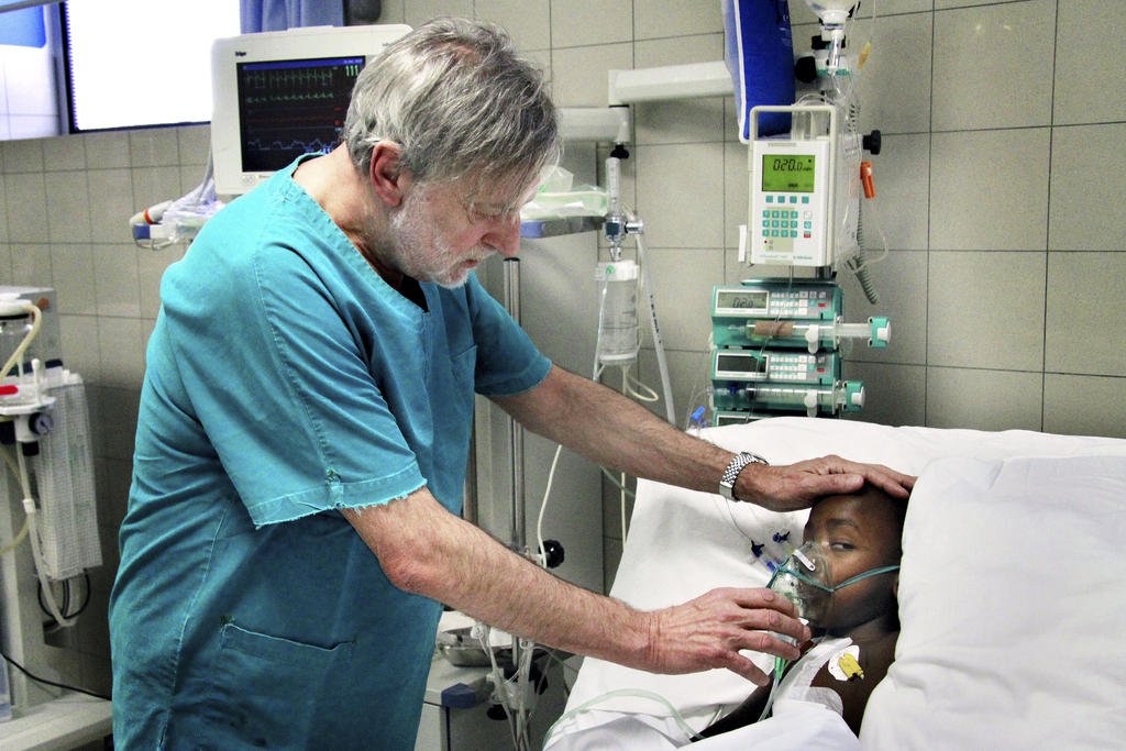 LuigiGiliberti2's tweet photo. Chiedevano tangenti persino sulle cure dei malati. Nel 2019 Gino Strada svelò al Corriere il tentativo fallito di aprire un ospedale a Ramallah: 100mila dollari a posto letto pretesi dal ministero locale. Strada sbatté la porta: “Ho sempre pensato che una parte di aiuti alla Palestina finisca altrove”.