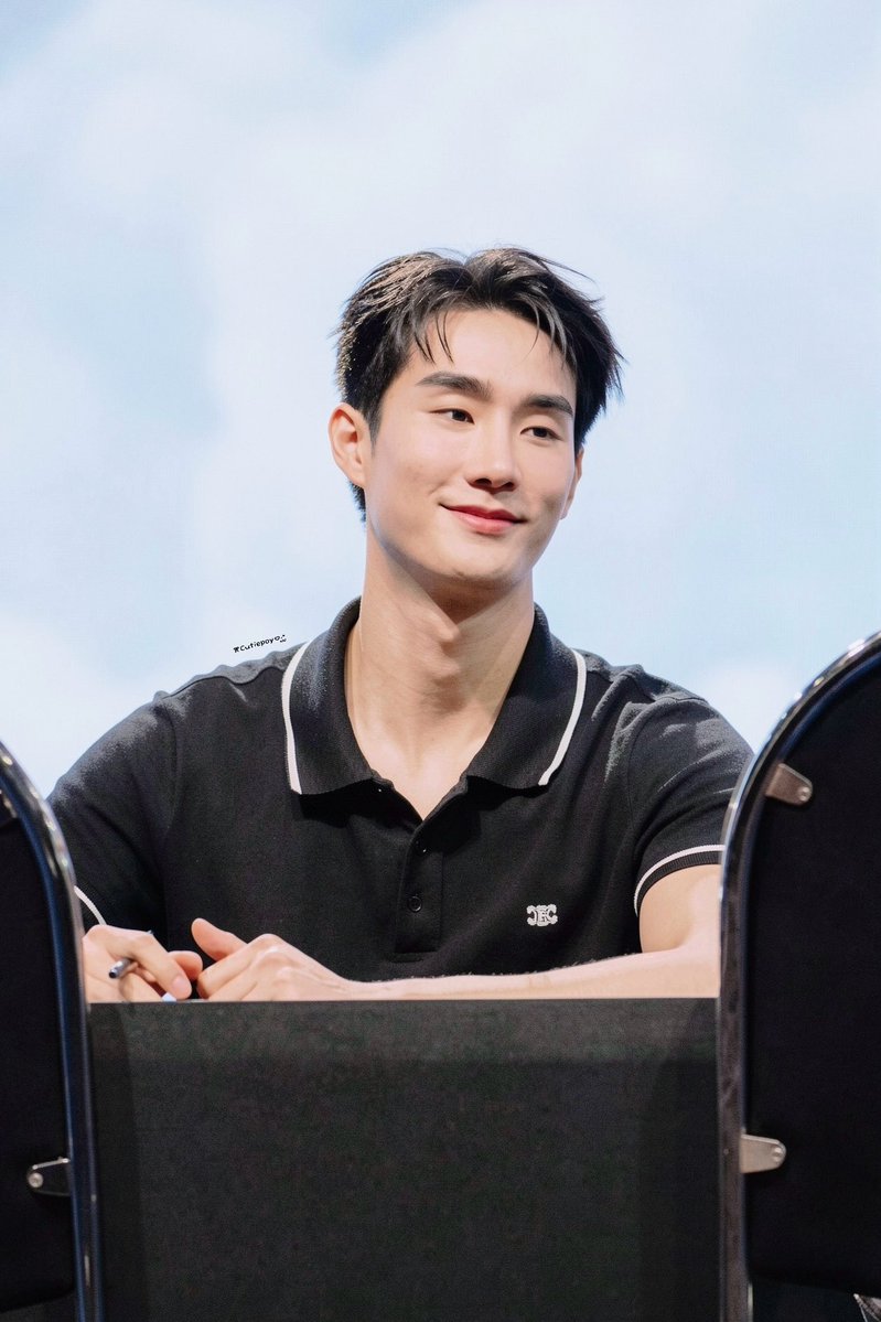 cutiepoy_'s tweet photo. เค้ารักหนุ่มตี๋ยิ้มหวาน  🦊♡.ᐟ

FORCEBOOK MAFOX FAM TIME 
#GMMTVFANIVAL2026HappyFamilyxFB
#fforce_ @fforcejs https://t.co/ihbIMUJMRj