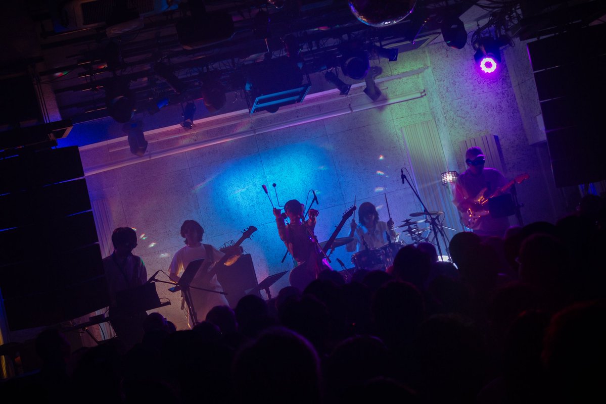 yukanagase_'s tweet photo. 2026.10.12
ぷにぷに電機 × 長瀬有花
@表参道WALL&amp;WALL

初めましてのぷにぷに電機さんと、お互いバンドセットでのツーマンでした！
とっても贅沢な時間が流れていて、多幸感の中を揺蕩いました
ありがとうございました🐠🫧 https://t.co/iDR8koKdNP