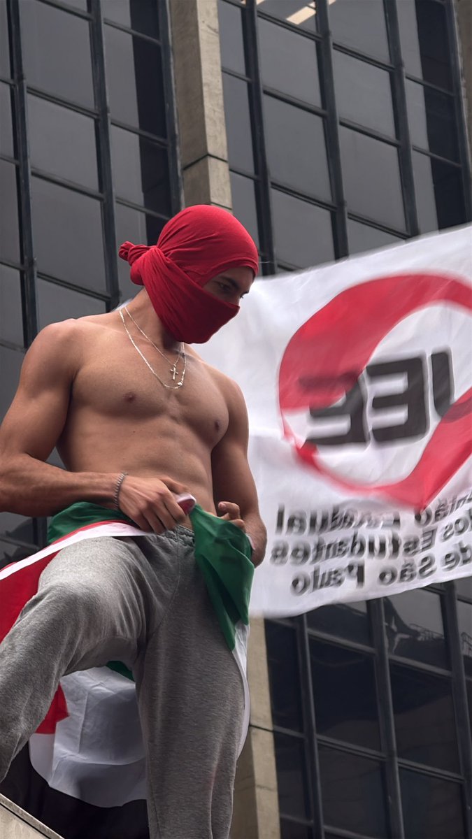 argiropolitano's tweet photo. La superioridad estética de los varones que salieron a marchar por Lula en Brasil 🫦 https://t.co/RO3mCMkHcA