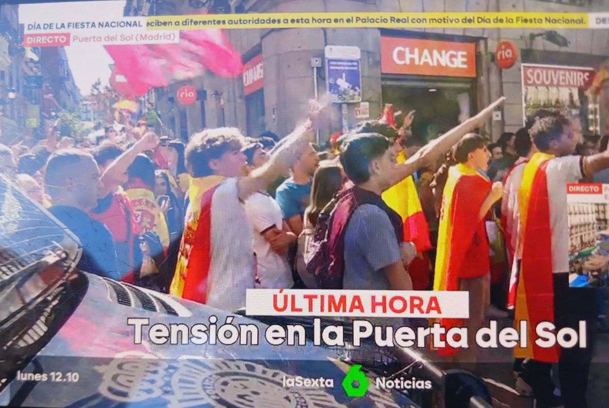 DiegoRBCA's tweet photo. El fracaso escolar y los pésimos resultados en el informe Pisa también se han celebrado hoy en la Puerta del Sol 👇 https://t.co/PCQ3Zwc91T