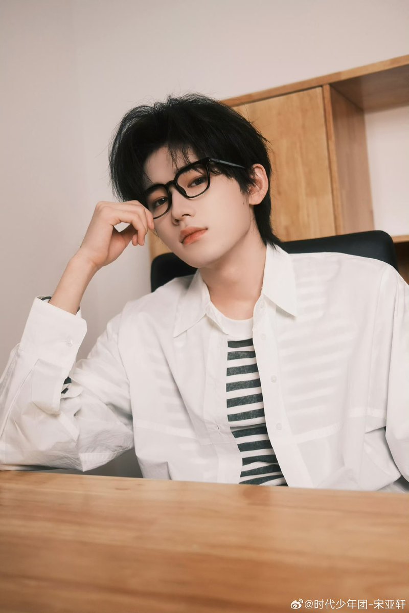 meiudaan_moved's tweet photo. 261012 ���博更新

晚上好晚上好晚上好～
#此刻配宋中#

#时代少年团 #宋亚轩 https://t.co/S6ilXR2VFu