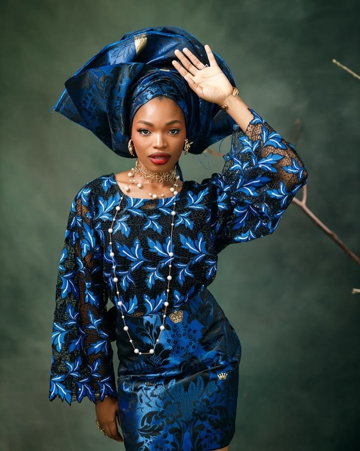 Obinrinism's tweet photo. Yoruba women ate with Gele. 🔥

An elite art form. https://t.co/aJD8WjtrbO