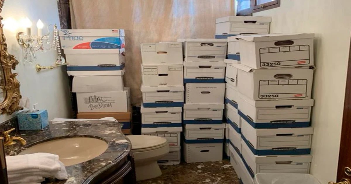 DarrigoMelanie's tweet photo. I can’t believe that they found boxes of stolen classified documents in Ilhan Omar’s bathroom?!?

Oh wait, that was Trump’s public bathrooms in Mara a Lago.

Just in case you were wondering what the difference between fascism, and investigating actual crimes looks like. https://t.co/RNRFNda0eP