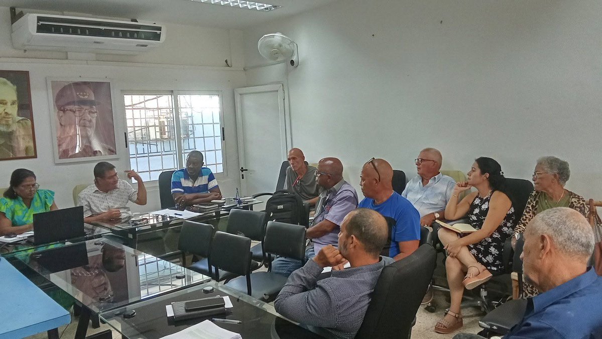 VelazcoEPP's tweet photo. En @EPP_Cuba reunidos, en intercambio con las UEB de las provincias centrales, Villa Clara, Cienfuegos, Santi Spiritus y Ciego de Ávila, bajo la premisa de la aplicación de las 176 TES.
Con un sistema de trabajo creado y fortalecido en continuo intercambio con los trabajadores. https://t.co/BcuUIChtII