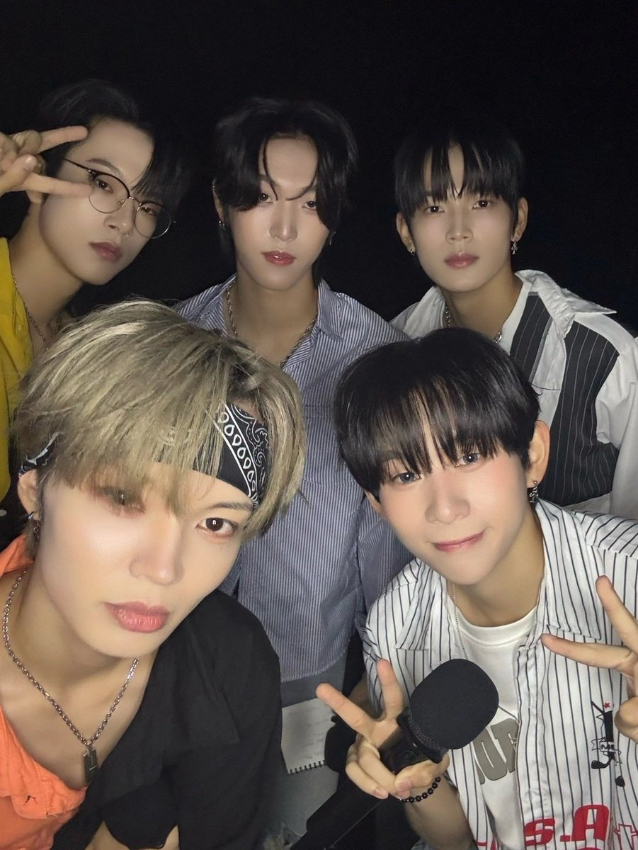 EMOTIM_OFFICIAL's tweet photo. MO:TI 덕분에
오늘도 행복했습니다~🩵🩷
감사합니다!

#emotim #moti #spark https://t.co/GEO57t2knP