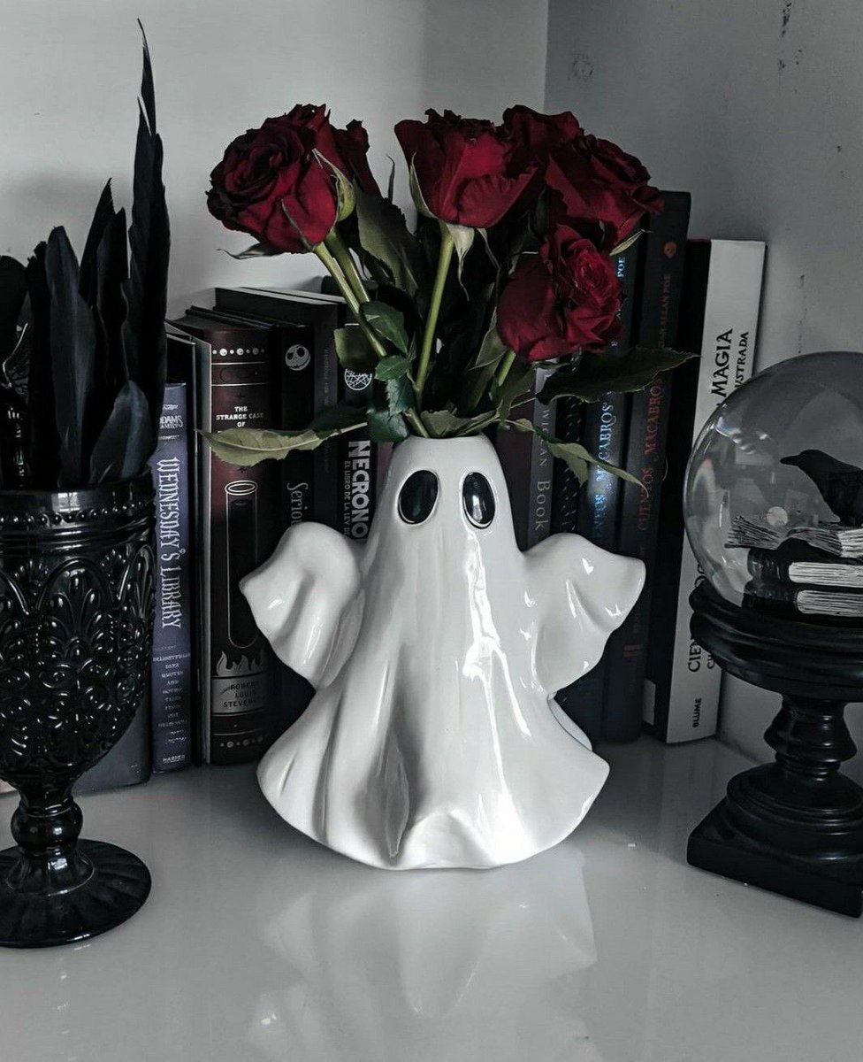 gothicornate_ tweet picture