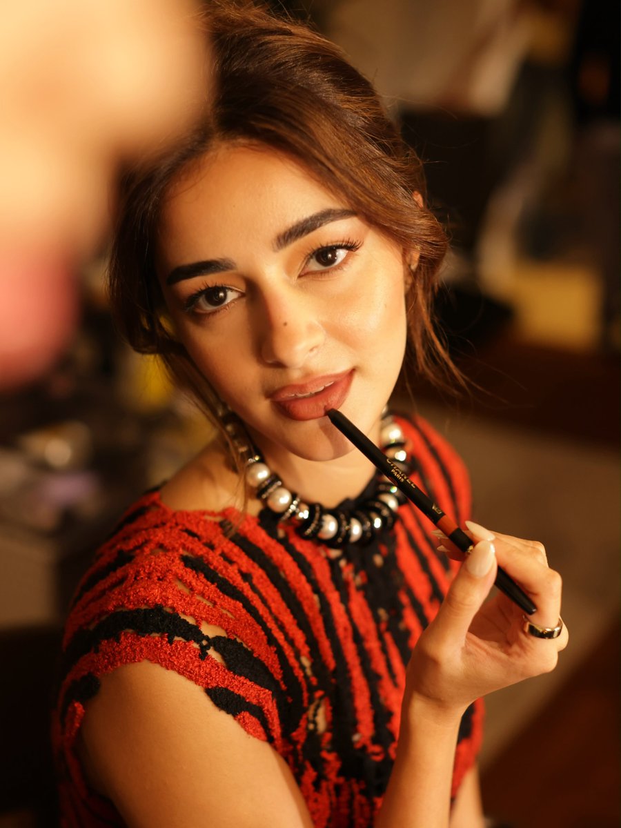 ananyapandayy's tweet photo. Grateful to be celebrating my first campaign with #ChanelBeauty wearing @CHANEL ♥️ Diwali season is officially here ✨😊 https://t.co/vzwbGXtnTC