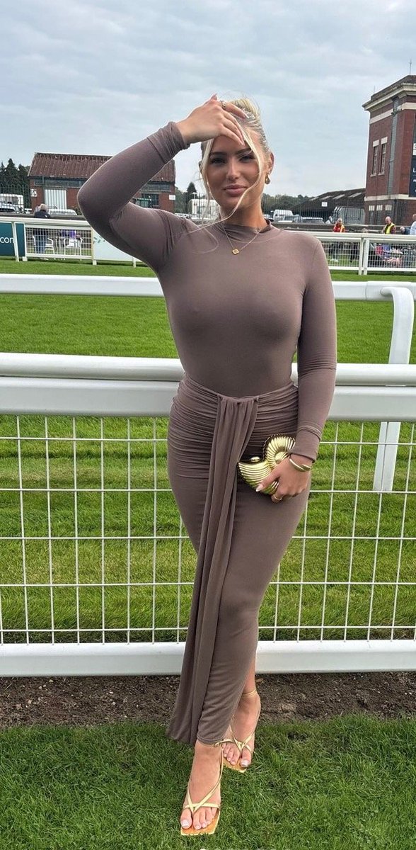 kJonesChat66's tweet photo. Saskia my first submission but worth a post with that body to die for.. https://t.co/BtymOWupzg