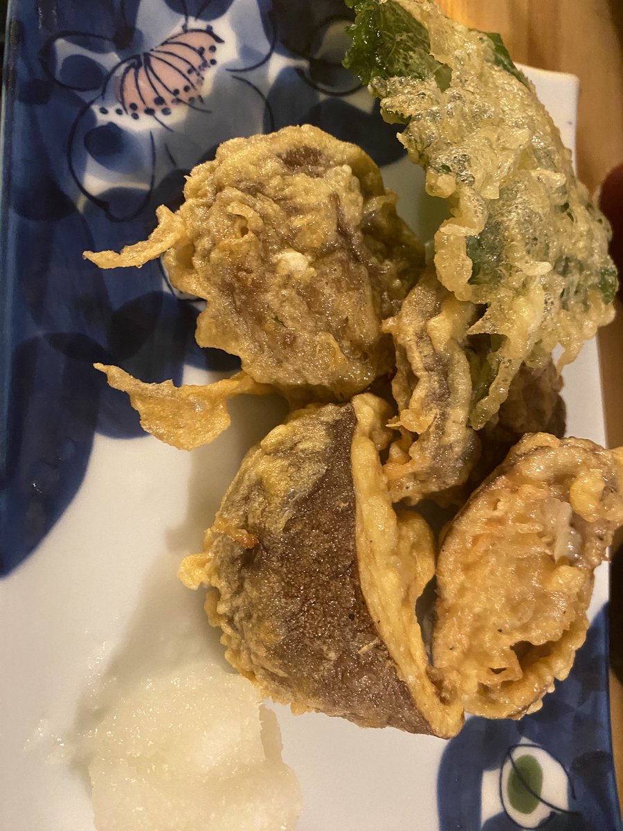 VestedInterest2's tweet photo. 椎茸の天ぷら　500円 https://t.co/JCVSoUOMX9