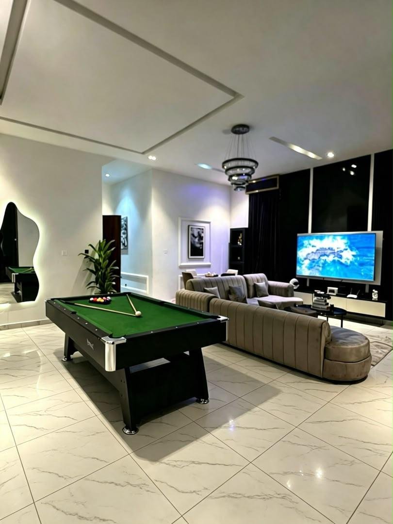 SisiOniDukia's tweet photo. 5 bedroom duplex in Harris drive vgc  with 
24hre electricity ⚡️ + inverter power 
Comes with 
STANDARD SNOOKER 🎱 https://t.co/cpWEKngVn3