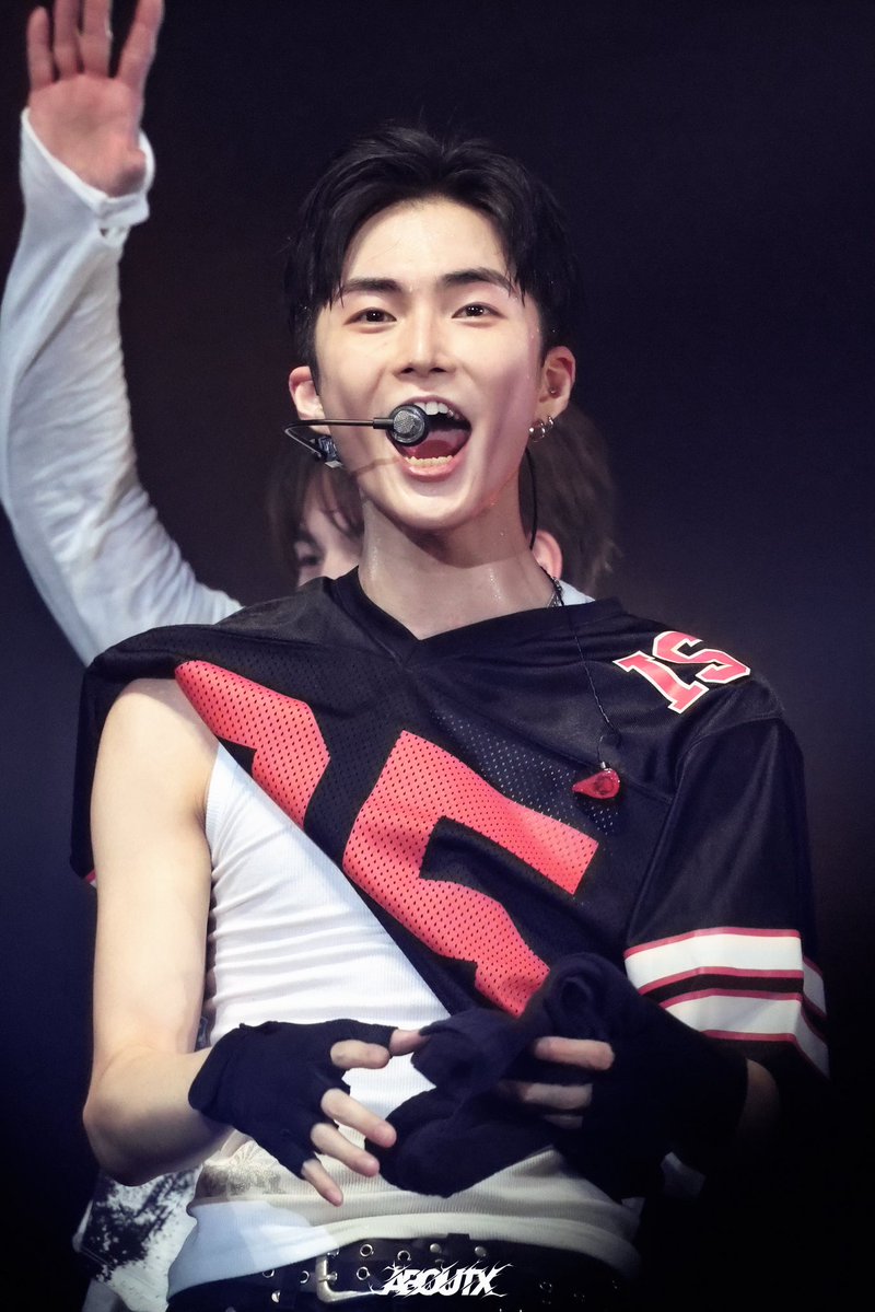 AboutX_1002's tweet photo. 261012  The Performance Zero

 #XngHan  #승한  #スンハン https://t.co/yyWqe0bIVj