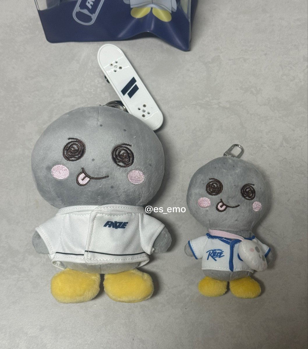 _shaply_'s tweet photo. 상하이 리라즈 보드타는 송용돌이 매입 완
10cm랑 비교하면 ���정도...? 

손에 자석 있고 머리는 입체적으로 동글동글해서 일반 리라즈처럼 납작하지 않음 https://t.co/luhRlzO9bk