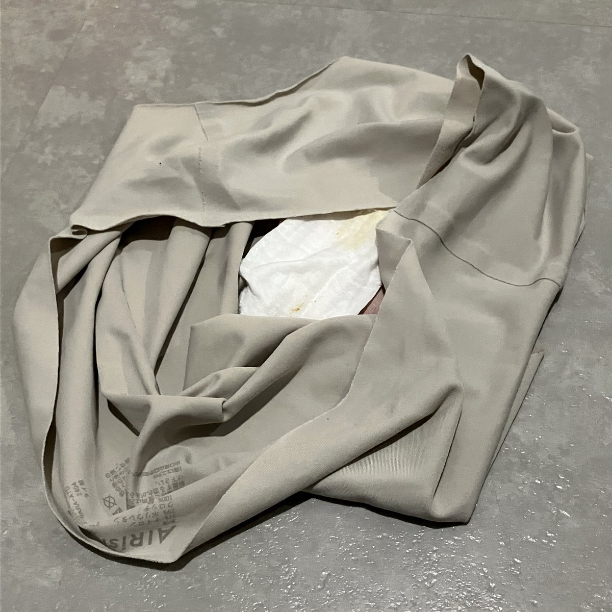 galtumamko's tweet photo. 一日中身に付けていたパンティ&amp;オリシーを脱衣所とゴミ箱より拝借しました🙏
ありがたやー

これで本日のオナネタに困りません😊

もちろん、嗅ぎまくって、舐めてから擦りつけて発射します🚀

#嫁晒し #妻晒し #寝取られ https://t.co/xwp0NZ5fSI
