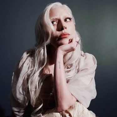 plusmusicx's tweet photo. Queen! Lady Gaga agora possui a maior música solo feminina dos anos 2000 (Poker Face), a maior não-single feminina (Always Remember Us This Way) e a maior música por uma artista feminina do Spotify (Die With A Smile). ✨ https://t.co/A78ko3ybZx