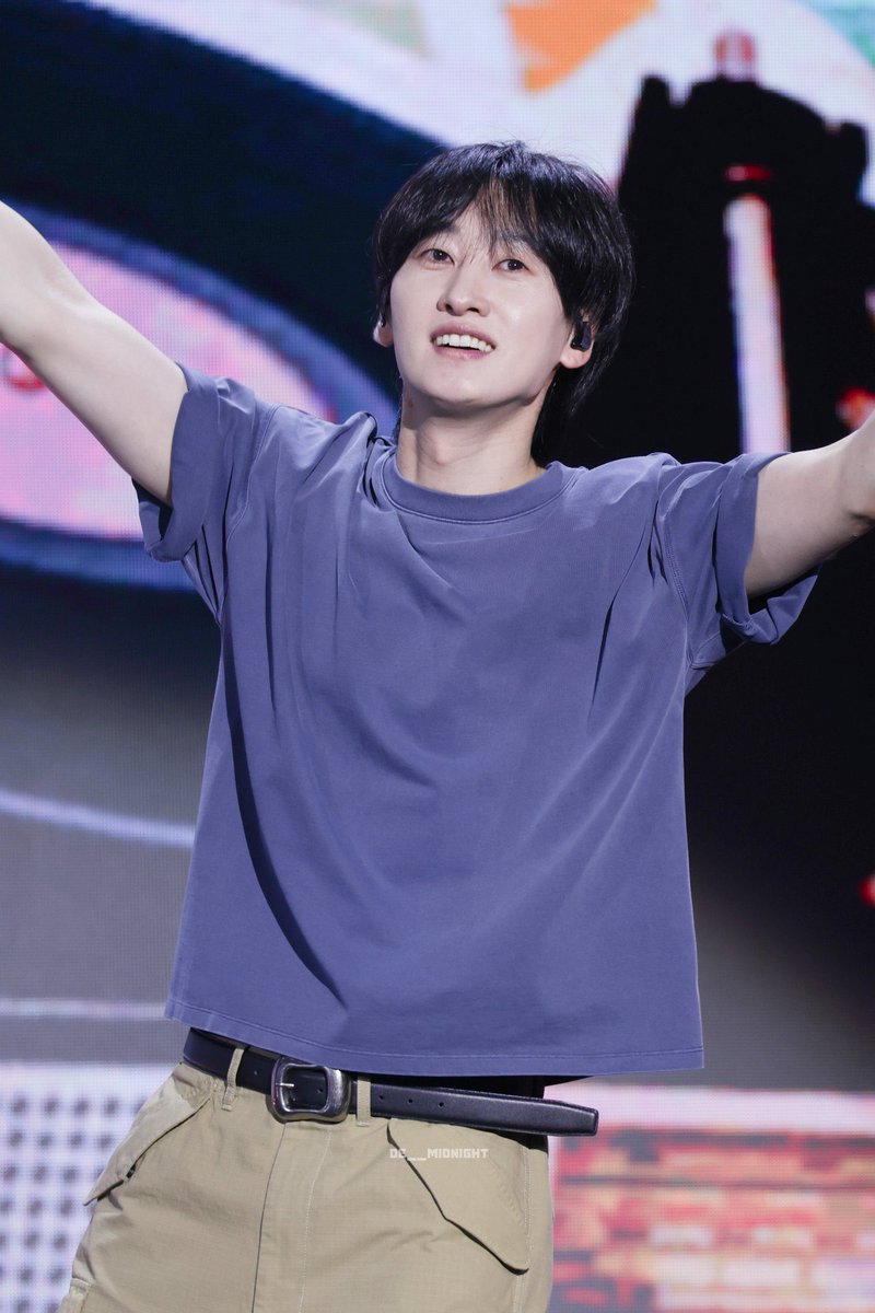 haekjaeh's tweet photo. why does he look so soft here? So boyfiee 🥹 https://t.co/wOWbs5EZkg