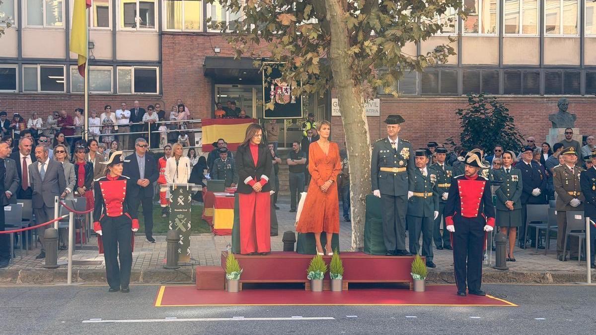 javierremirez's tweet photo. 🇪🇸Junto a la Presidenta @mavichina la @DelegGobNavarra @aliechev79 y compañeros @gob_na y @PSNPSOE en la celebración #12deOctbre en Pamplona.

🟩Gracias @NavarraGC por la invitación y por la demostración de vuestro trabajo y profesionalidad al servicio ciudadanía navarra. https://t.co/qc38wgrCCu