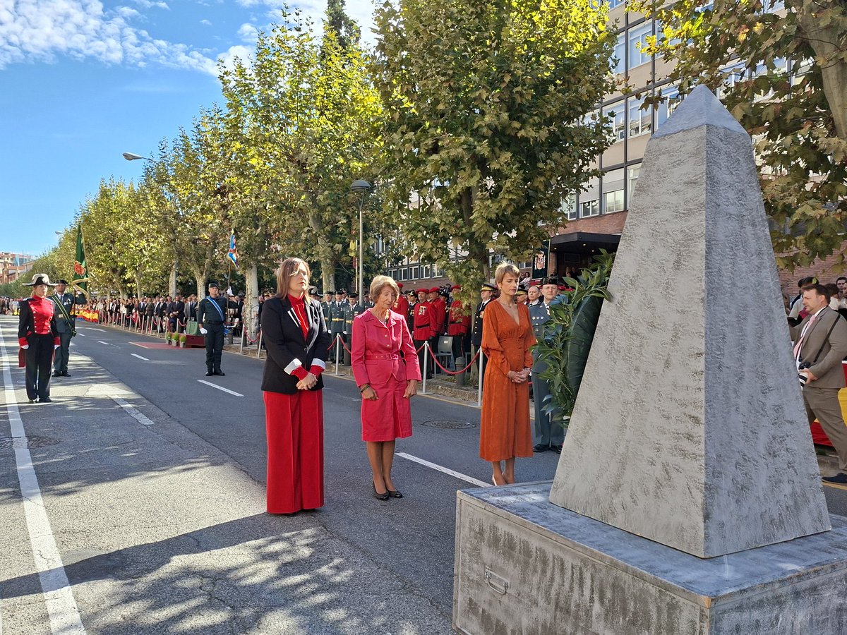 javierremirez's tweet photo. 🇪🇸Junto a la Presidenta @mavichina la @DelegGobNavarra @aliechev79 y compañeros @gob_na y @PSNPSOE en la celebración #12deOctbre en Pamplona.

🟩Gracias @NavarraGC por la invitación y por la demostración de vuestro trabajo y profesionalidad al servicio ciudadanía navarra. https://t.co/qc38wgrCCu