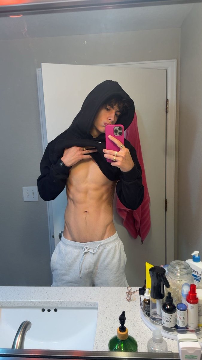 arkporto's tweet photo. Spine tat? https://t.co/AQIJEyFkfo