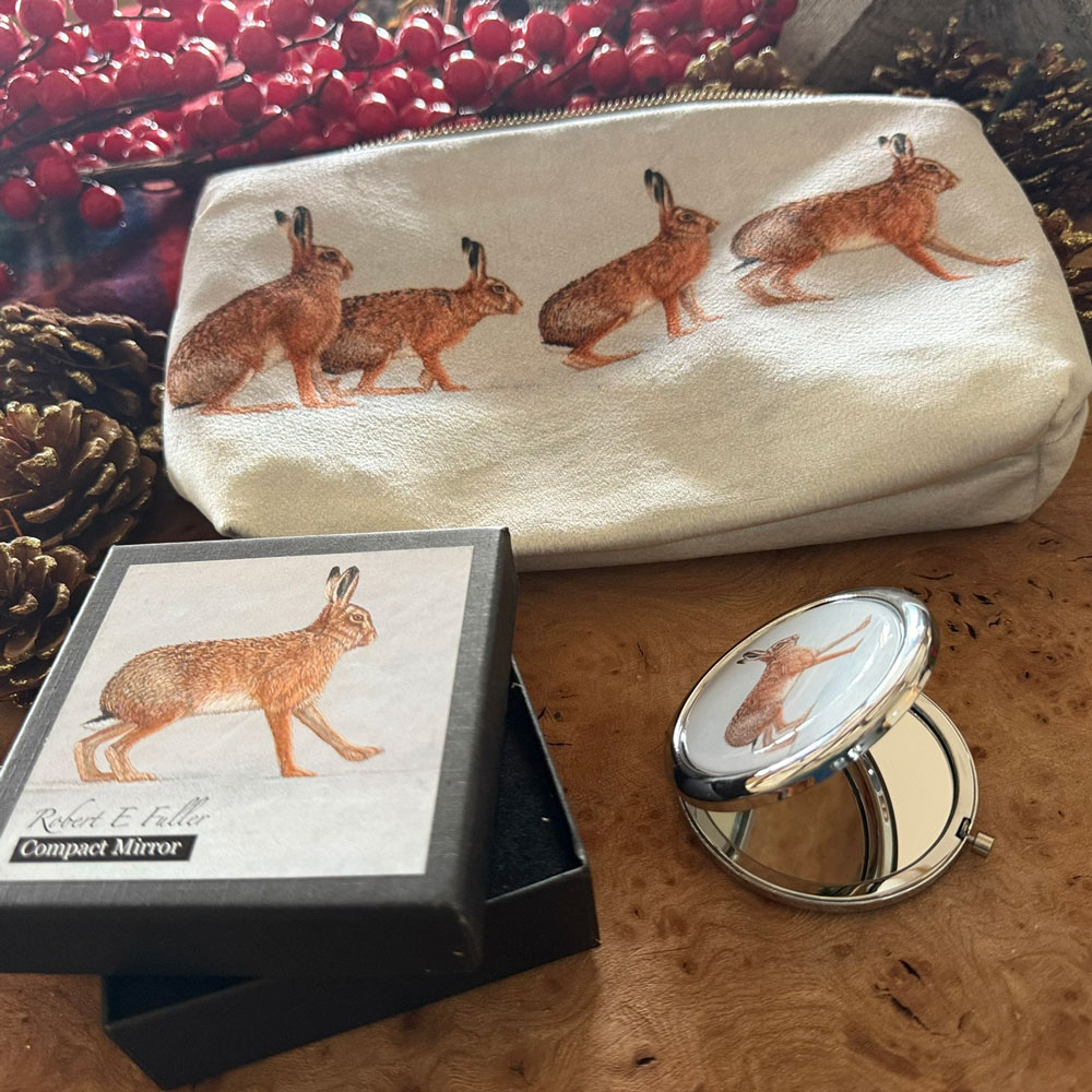RobertEFuller's tweet photo. 🎁Make up bags for nature lovers 🦉🐇🐦‍⬛
My wash bags and compact mirrors make brilliant gifts for animal lovers 👉https://t.co/WYmNoql6c1 https://t.co/Sr2Gp6Mgy3