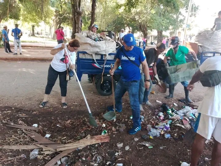 Colina_CTCuba's tweet photo. 🇨🇺Este fue otro fin de semana en el cual cubanas y cubanos nos volvamos en tareas productivas y de higienización en todo el país, porque, por muy difíciles que sean los tiempos #PorCubaJuntosCreamos https://t.co/x9GPORXgnr