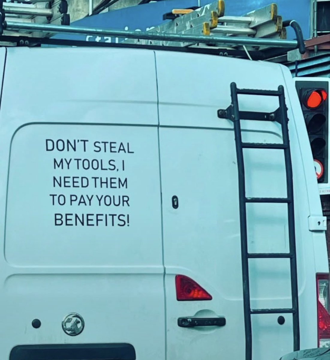 NoContextHumans's tweet photo. Best van ever 😂 https://t.co/mHqgVpll6B