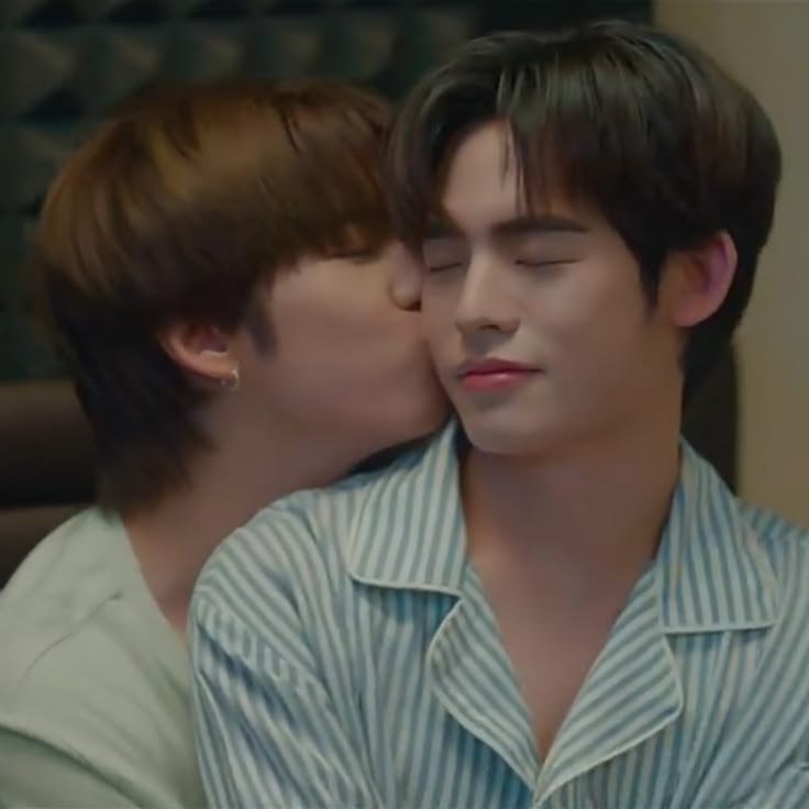 niikahya's tweet photo. soft intimacy (nobody did it like them) https://t.co/myccQ7YwTg