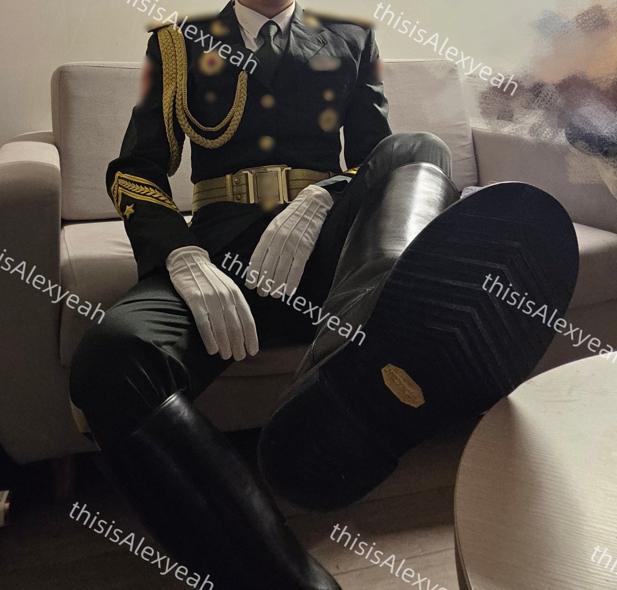 thisisAlexyeah's tweet photo. 伪s又跪下了 #马靴 #马靴男 #制服马靴 #反差 #制服 #白手套 #伪s #恶堕 #boots #fetish #leather #leatherfetish https://t.co/aS3hwQAd0X