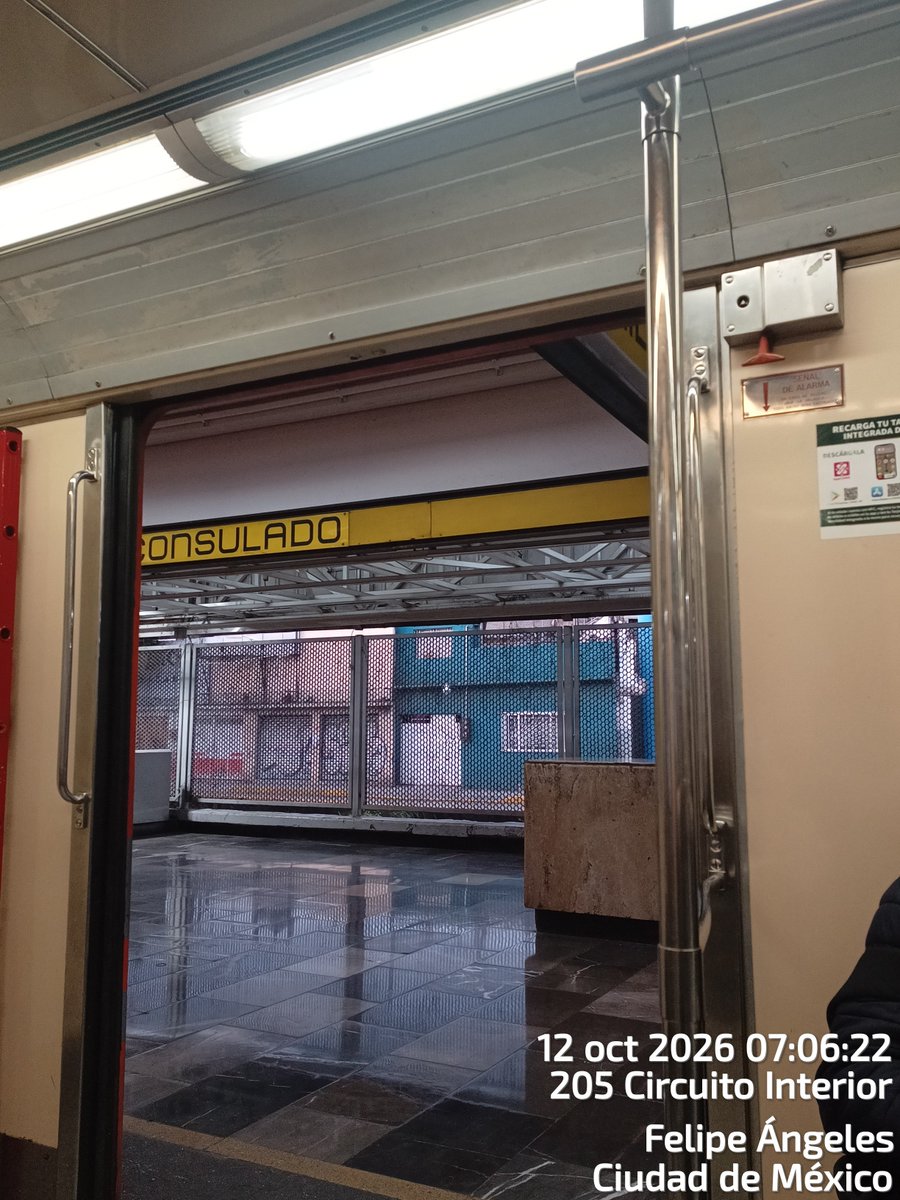 morg4n07's tweet photo. @MetroCDMX 6 minutos de la estación consulado a Aragón y todo porque se les antoja detenr el tren nada más por qué si, ya no mamen!!! https://t.co/ViGguKSSi7