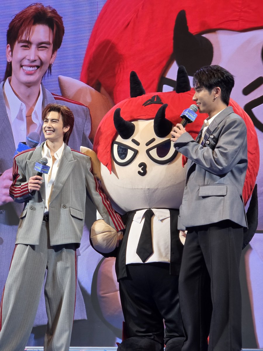 domiia_GMMTV's tweet photo. ชื่นจัยแด๊ดม้ากครัฟ อยากทัมงานทุ้กวันเยยทินิ่ ขอบคุงอาม่าทุ้กคลน้าครัฟทิ่มารอกานเย้อะเยย รั้กมากม้ากครัฟ ❤️‍🔥❤️‍🔥❤️‍🔥

#KingPowerxPerthSantaDomiia #DOMIIA https://t.co/6rU1EEsk8i