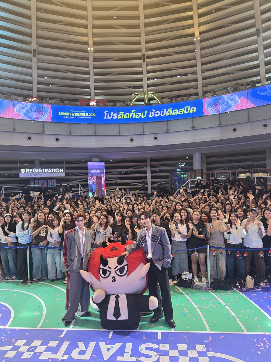 domiia_GMMTV's tweet photo. ชื่นจัยแด๊ดม้ากครัฟ อยากทัมงานทุ้กวันเยยทินิ่ ขอบคุงอาม่าทุ้กคลน้าครัฟทิ่มารอกานเย้อะเยย รั้กมากม้ากครัฟ ❤️‍🔥❤️‍🔥❤️‍🔥

#KingPowerxPerthSantaDomiia #DOMIIA https://t.co/6rU1EEsk8i