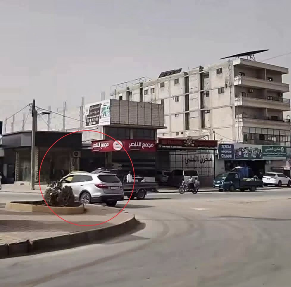 alwasmii78's tweet photo. موكب محافظ ادلب "محمد عبد الرحمن" في مدينة الدانا.

الموكب عبارة عن سيارة وحدة ..

والنعم من ابن الثورة .. https://t.co/KE6yMfu7zg
