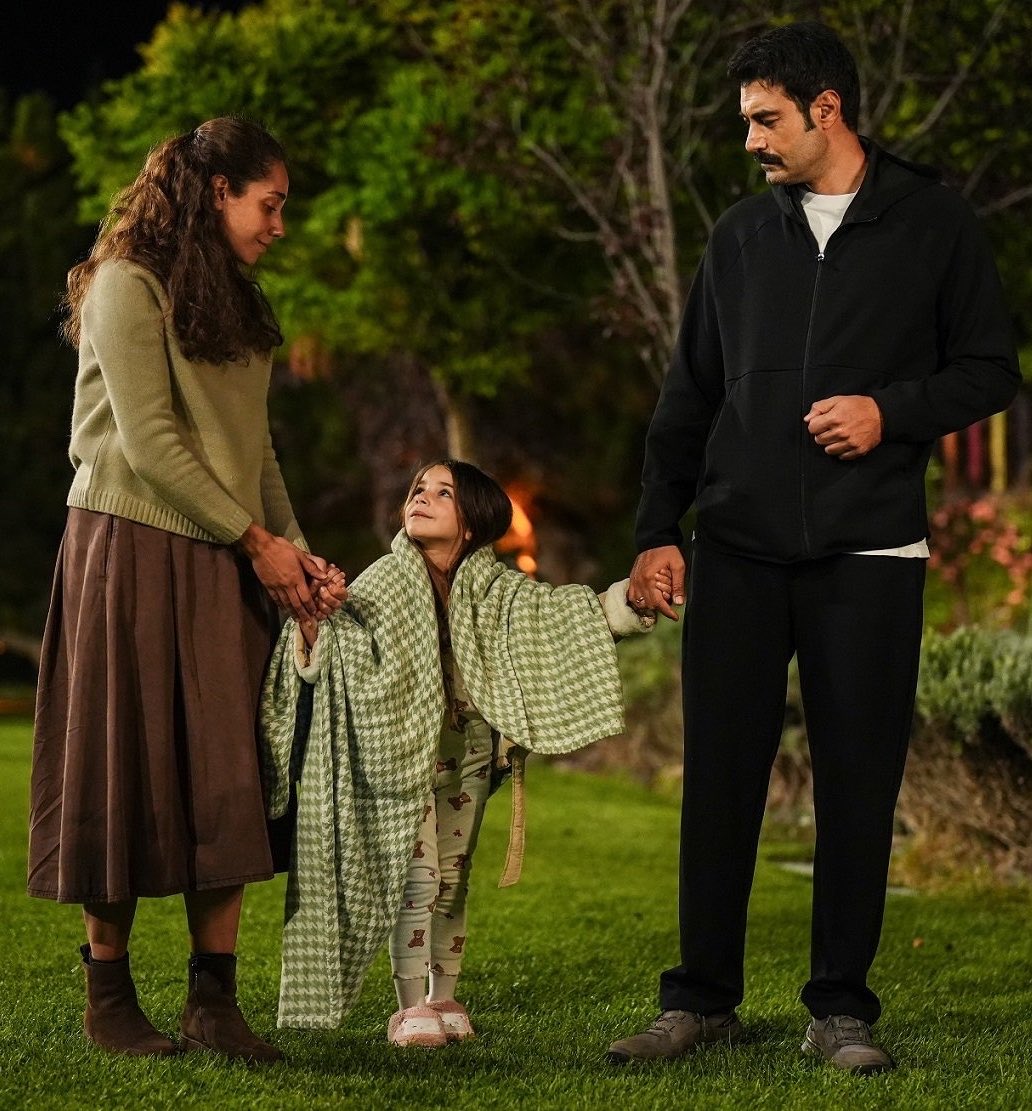vahidep_italy's tweet photo. Aile🔐💘

#SevdanBirAteş https://t.co/dnnh36VhQ4