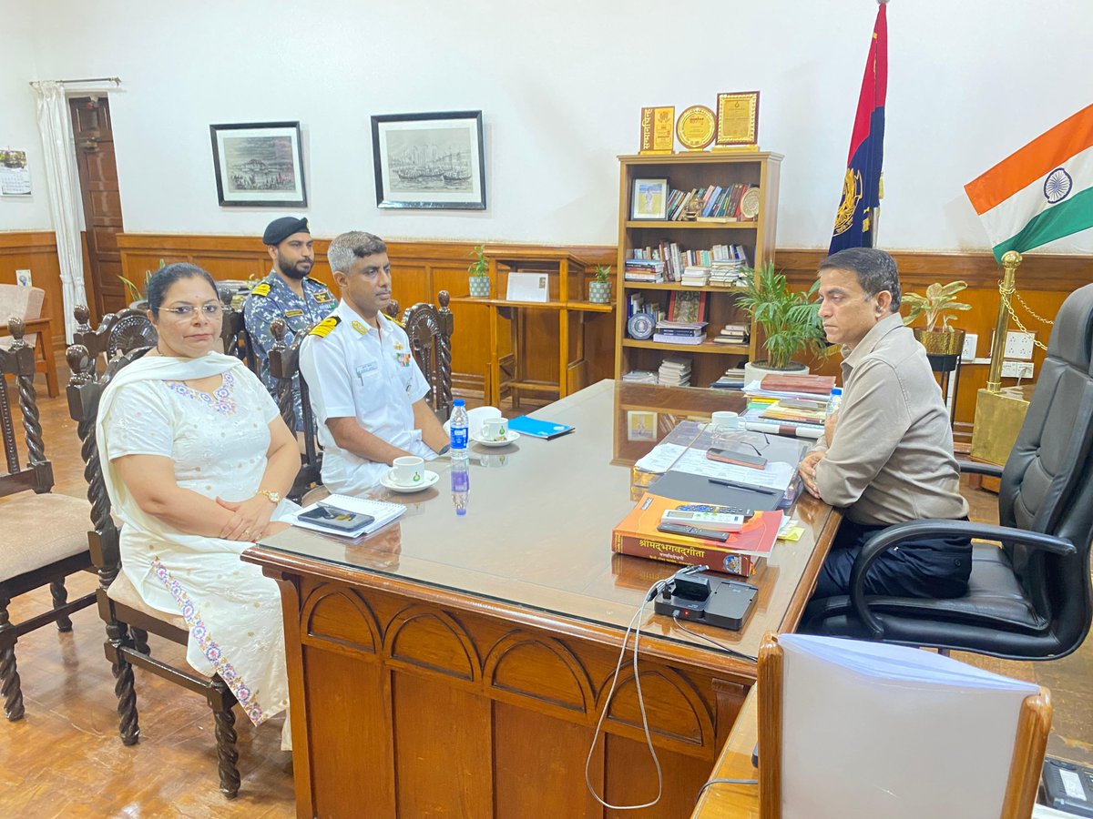 Goa_Police's tweet photo. DGP Goa Shri Alok Kumar chaired a meeting with CO, 1 Goa Naval NCC Unit and SP ANC Smt Sunita Sawant to discuss collaborative initiatives under the #NashaMuktBharat Abhiyaan.

The meeting focused on youth awareness, community outreach and active involvement of NCC cadets in promoting a drug-free Goa.

@DGP_Goa @DrPramodPSawant