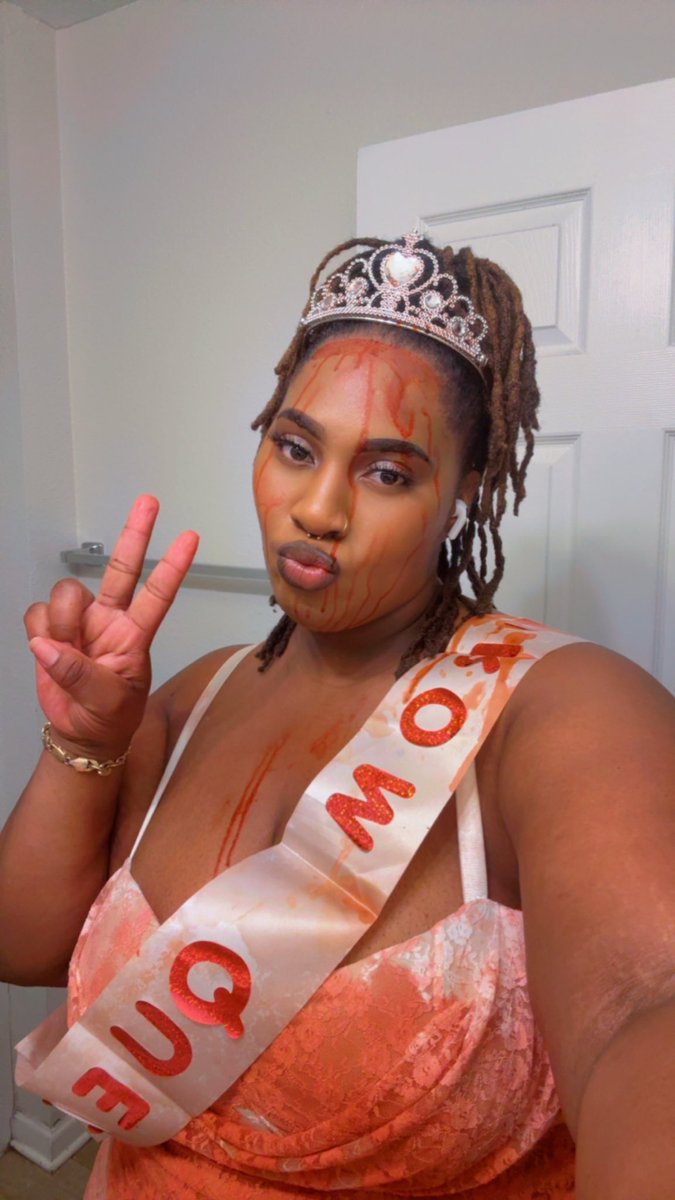 Tynechiajaquae's tweet photo. Guess who? 👑🩸✨ https://t.co/k9d8lctk4M