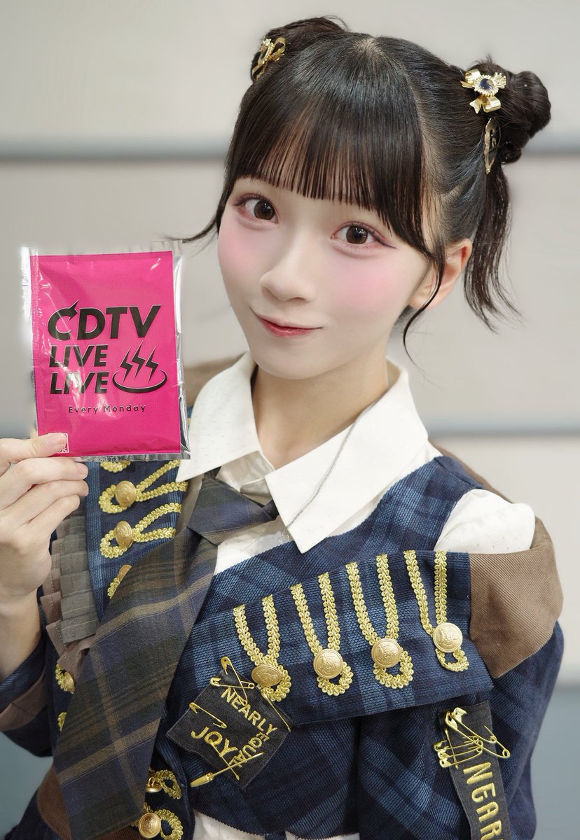 amano_konoa's tweet photo. #CDTVライブライブ にて
11/25(水)発売の6thシングル表題曲
 『ロックスター様』 ​
初披露させていただきました！✨
ポストも沢山ありがとうございます😭
様々な色のニアジョイをお届けできるよう、これからも頑張ります！🙇‍♂️
24時からの先行配信もお願いします(*'ω' *)💖
#ロックスター様
#ニアジョイ https://t.co/RMKmp8gFTz