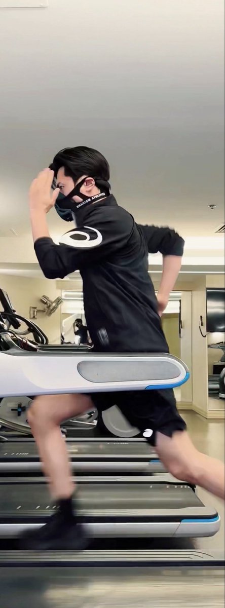 ohgawdjay's tweet photo. Jay really went from Nike > Asics > Puma > On for his running fit 🏃🏻🖤 https://t.co/bv7Rycenrr