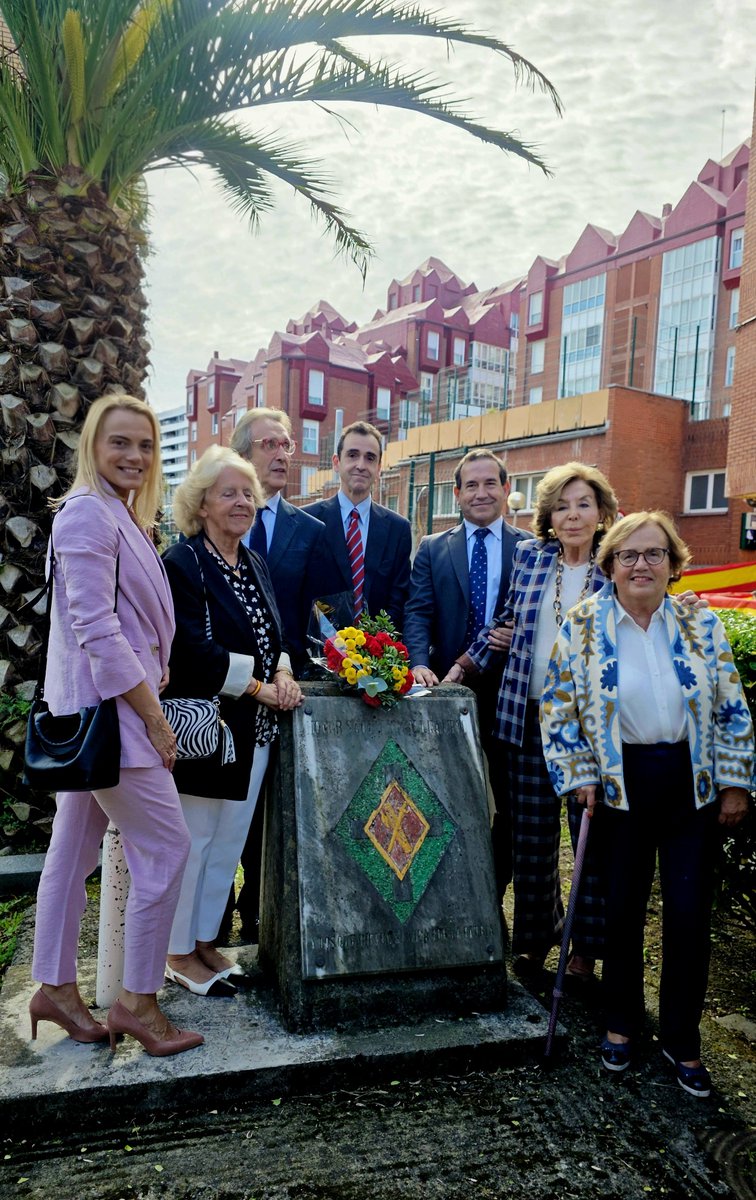PPJuntasBizkaia's tweet photo. 💐Con motivo del día de la #Hispanidad, @RaquelGlezDiez,junto a @ppgetxo,ha acompañado a la @guardiacivil de #Algorta en la celebración de su patrona la #VirgenDelPilar
Una bonita ocasión para agradecerles su trabajo diario
🇪🇸 Feliz #12deOctubre!
#RaquelGonzalezJuntasGenerales https://t.co/0PR3vvu17f